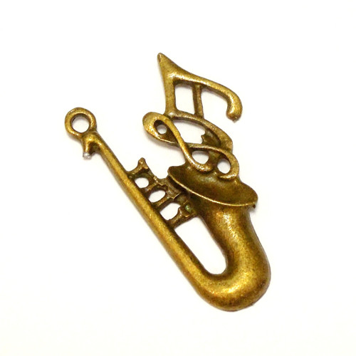 Saxofon s notami