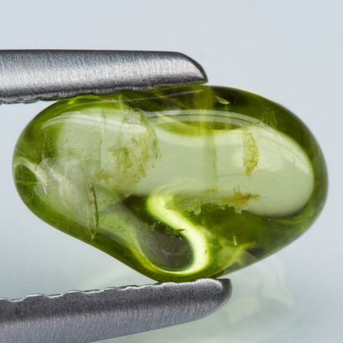 Olivín -- Pákistán -- 0,69ct — foto 1
