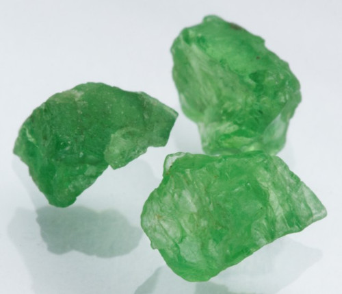 Tsavorit!! -- Keňa -- 1,06ct 3ks — foto 1