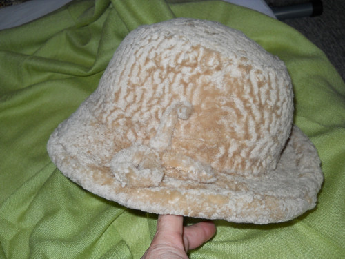Klobouk z beránka — foto 1