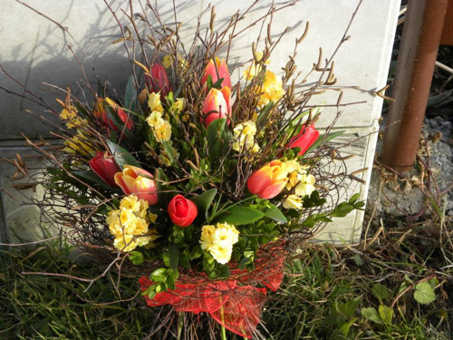 Březová kytka s tulipány — foto 1