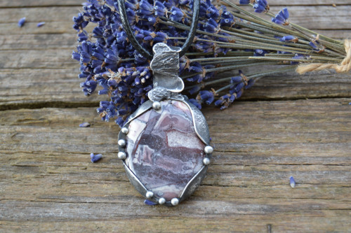 Amulet ze stříbrného jaspisu — foto 1