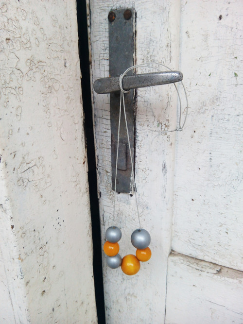 Dřevěné korále na krk — foto 1