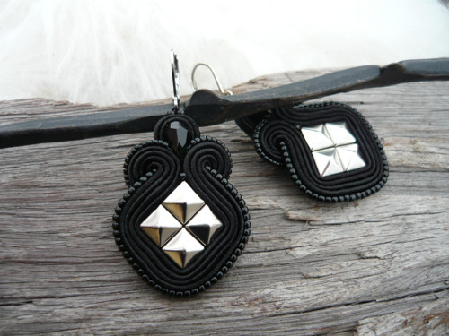 Soutache náušnice ROCK black NIKL — foto 1