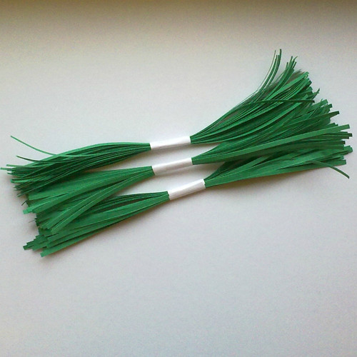Tmavě zelené proužky na quilling 4 mm