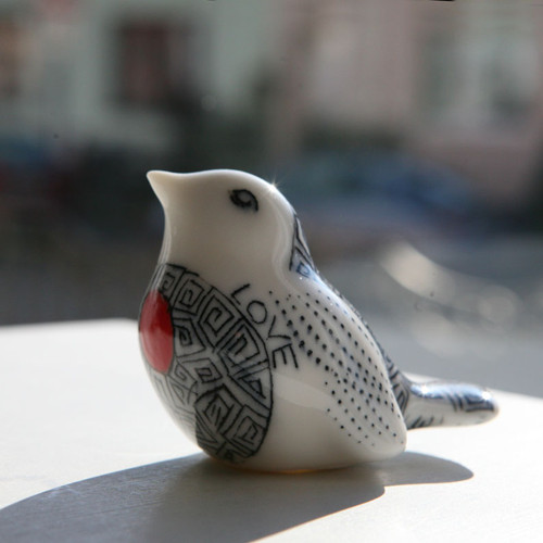 Na parapet...... ptáče (porcelán) — foto 1