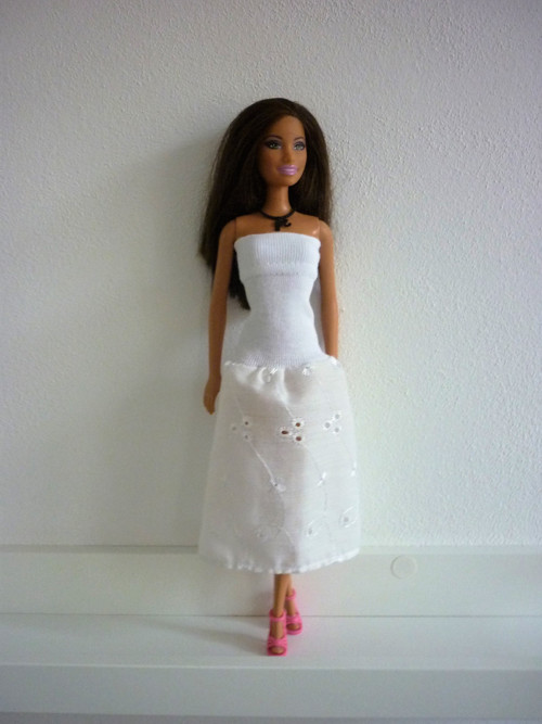 Šaty na panenku Barbie — foto 1