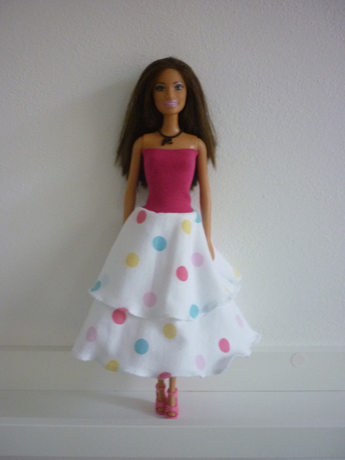 Šaty na panenku Barbie — foto 1