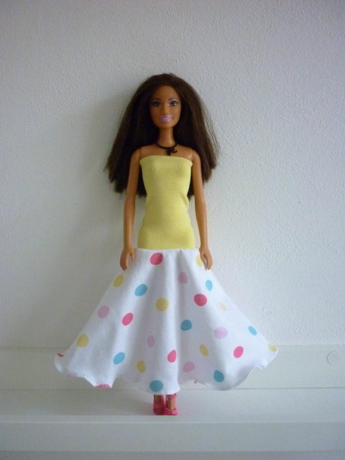 Šaty na panenku Barbie — foto 1