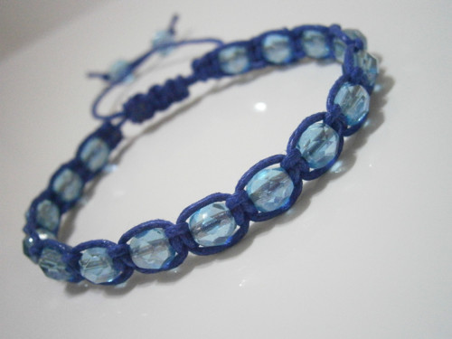 Modrý-skleněný náramek (macramé/shamballa) — foto 1
