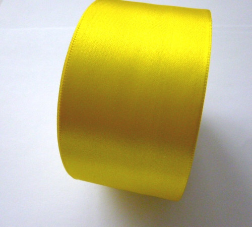 Stuha atlasová š.50 mm žlutá 1m/9,- kč