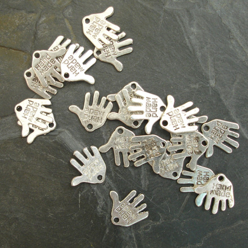 .Ruka "hand made" cca 12x12mm