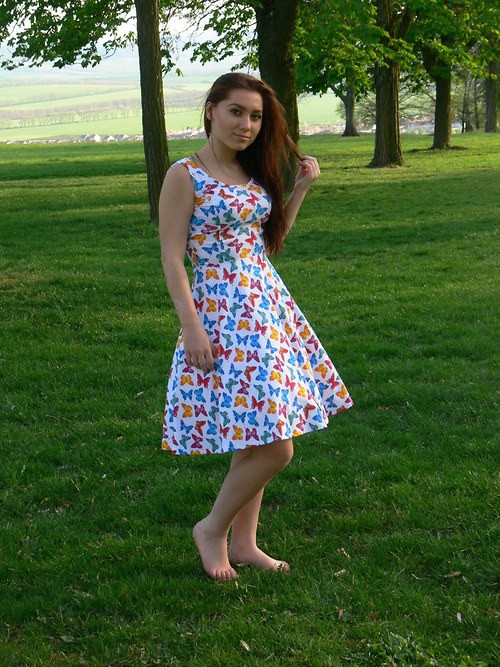 Šaty s motýlky — foto 1