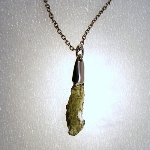 Vltavínový přívěšek 35 x 9 x 4 mm — foto 1