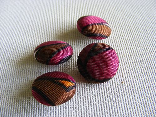 Buttonky hedvábné - knoflíky — foto 1