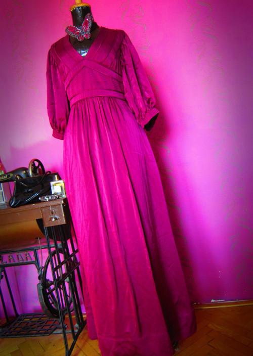 SLEVA!Hedvábné šaty fatal fuchsia — foto 1