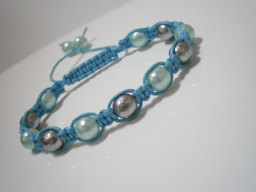 Tyrkysovo-šedý náramek (macramé/shamballa) — foto 1