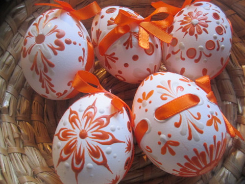 Kraslice ( s oranžovou mašlí )