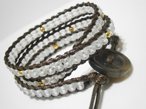 Hnědo-bílý náramek - (Wrap Bracelet) — foto 1