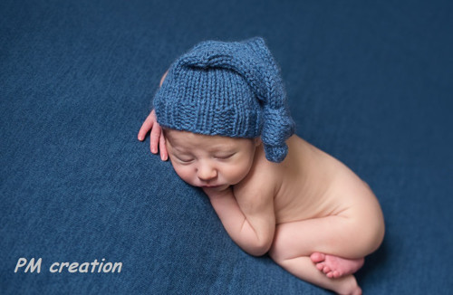 Newborn čepička - skřítek s uzlíkem modrý — foto 1