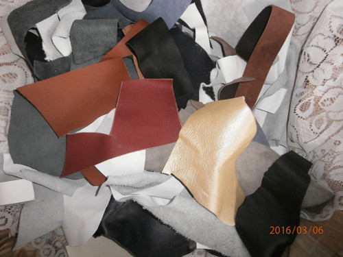 ODŘEZKY KŮŽÍ — foto 1