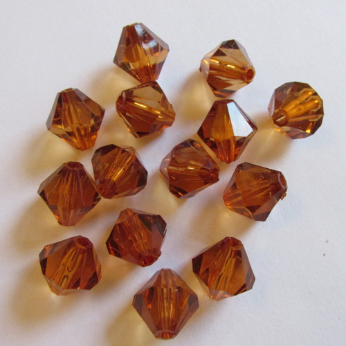 Korálky BROUŠENÉ plast 13x13mm 2ks