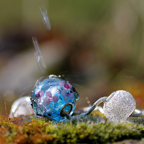 Stříbrný náhrdelník s kvítky... — foto 1