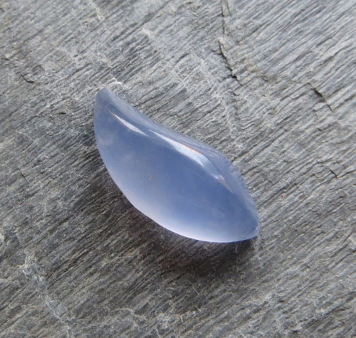 Modrý chalcedon Namibie, kabošon č. B11 — foto 1