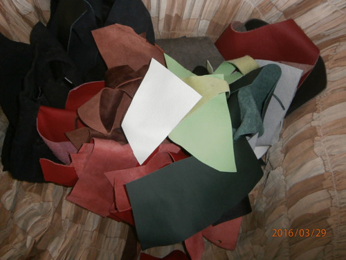 ODŘEZKY KŮŽÍ — foto 1