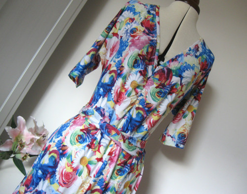 Květy...krátké šaty — foto 1