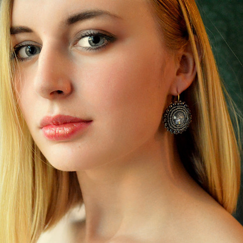 Gray Earings - vyšívané náušnice — foto 1