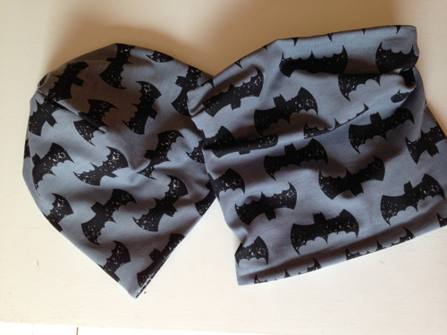 Jarní čepice s nákrčníkem - batman — foto 1