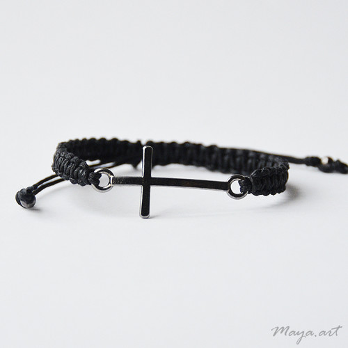 Černý náramek "MACRAME BRACELET" s křížkem — foto 1