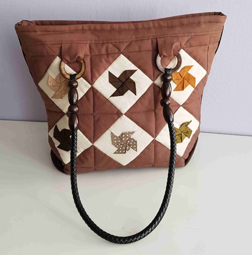 Kabelka patchwork - 3D větrníčky — foto 1