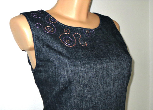 Elegantní šaty s ornamenty — foto 1