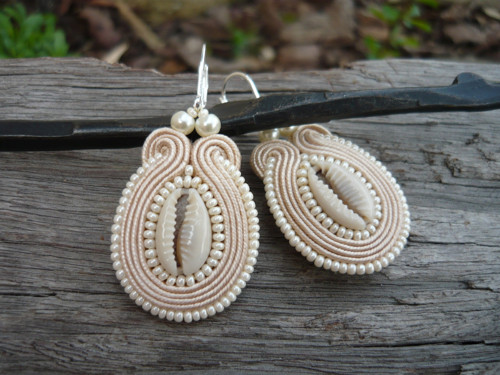 Soutache náušnice Mušle ivory — foto 1
