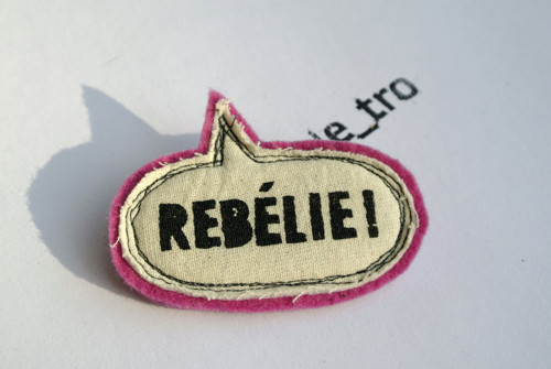 Brož REBÉLIE! — foto 1