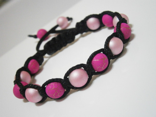 Růžový náramek (macramé/shamballa) — foto 1
