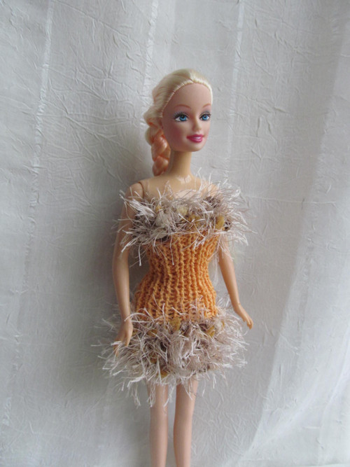 Střapaté šaty pro Barbie — foto 1