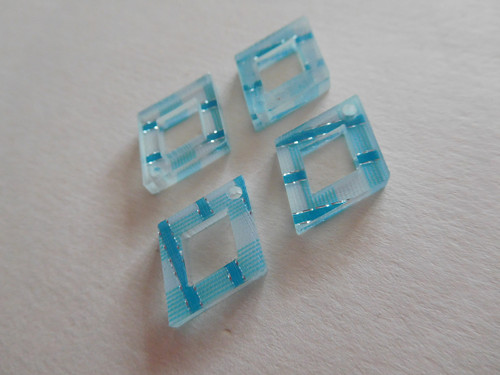 Přívěsek - plast — foto 1