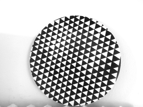 Dekorační talíř s geometrickým vzorem Triangle — foto 1