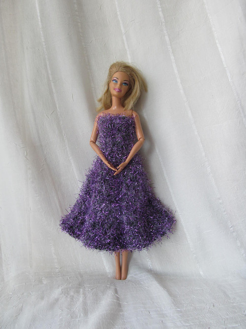 Šaty fialové pro Barbie — foto 1
