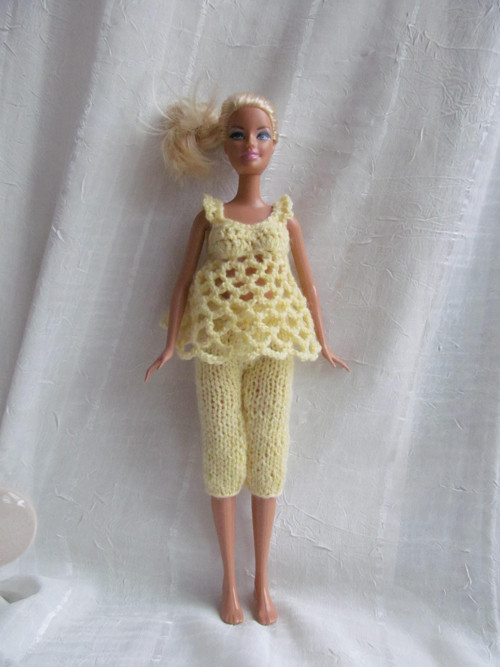 Žluté pyžamo pro Barbie — foto 1