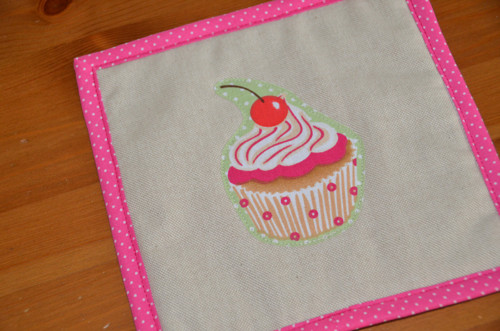 Pod hrníček patří… cupcake (višeň) — foto 1