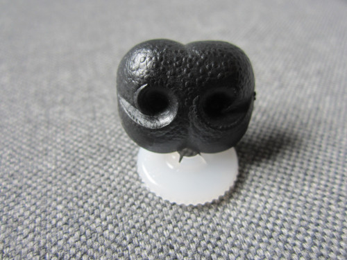 Bezpečnostní nos, černá barva, 23mm / A /