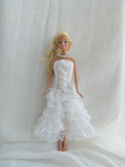 Krajkové bílé šaty pro Barbie — foto 1