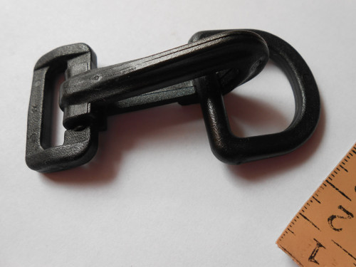 Karabinka plastová neotočná 30 mm , karabina černá