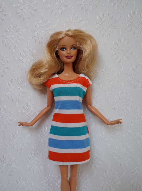 Letní pruhované šaty pro Barbie — foto 1