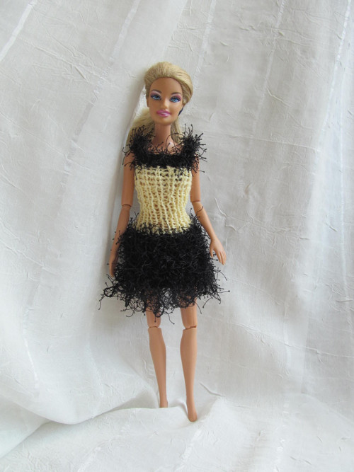 Střapaté šaty pro Barbie — foto 1