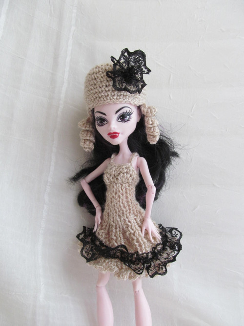 Souprava na Monster High - šaty a čepice — foto 1